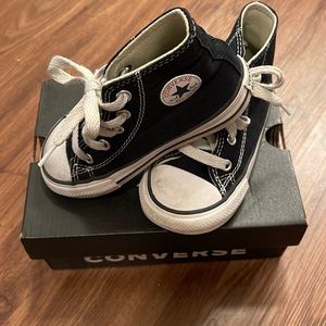 Converse black and white